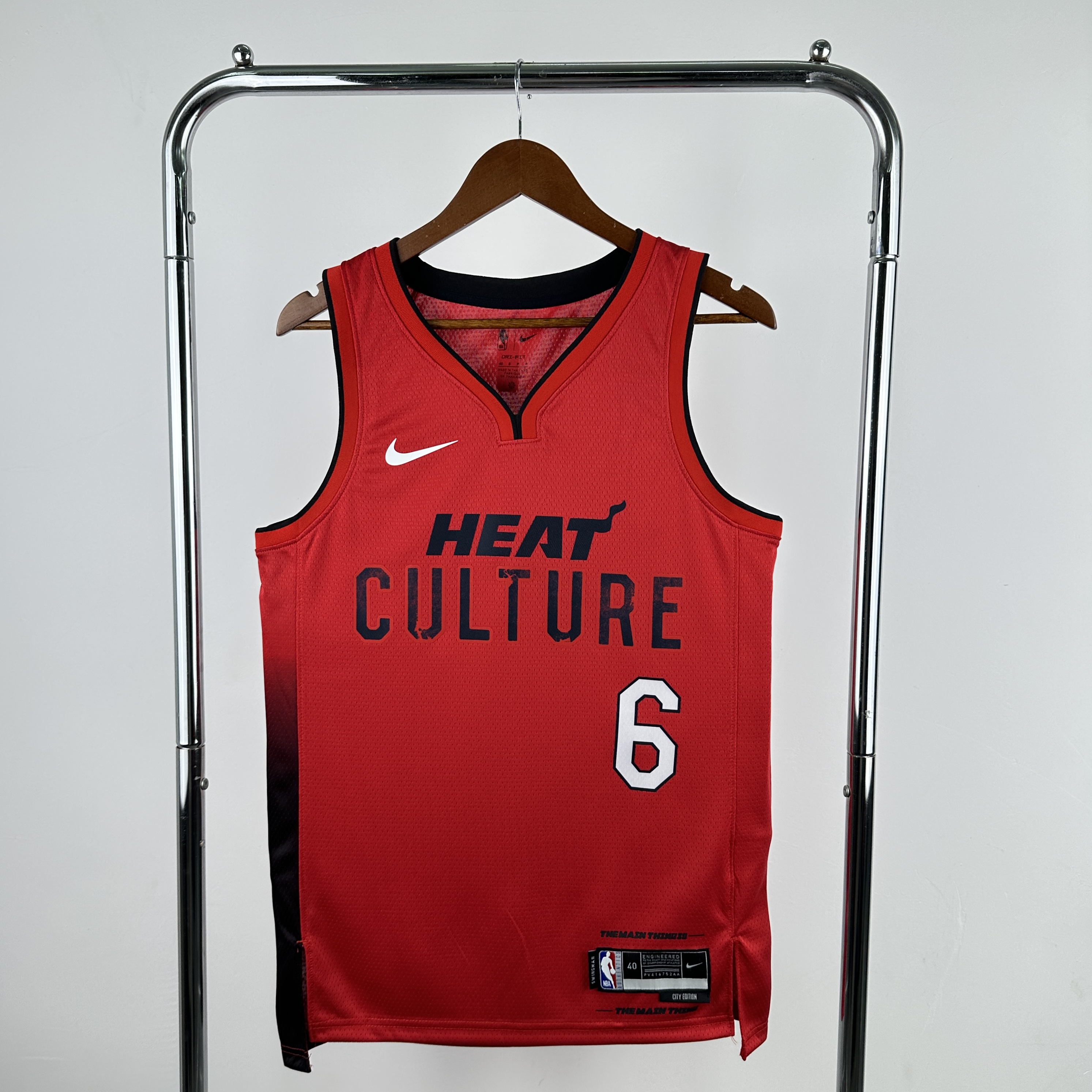 Heat City versión No. 6 James en la temporada 25